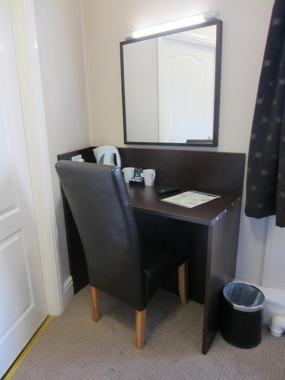The Grail Court Hotel Burton-upon-Trent Habitación foto